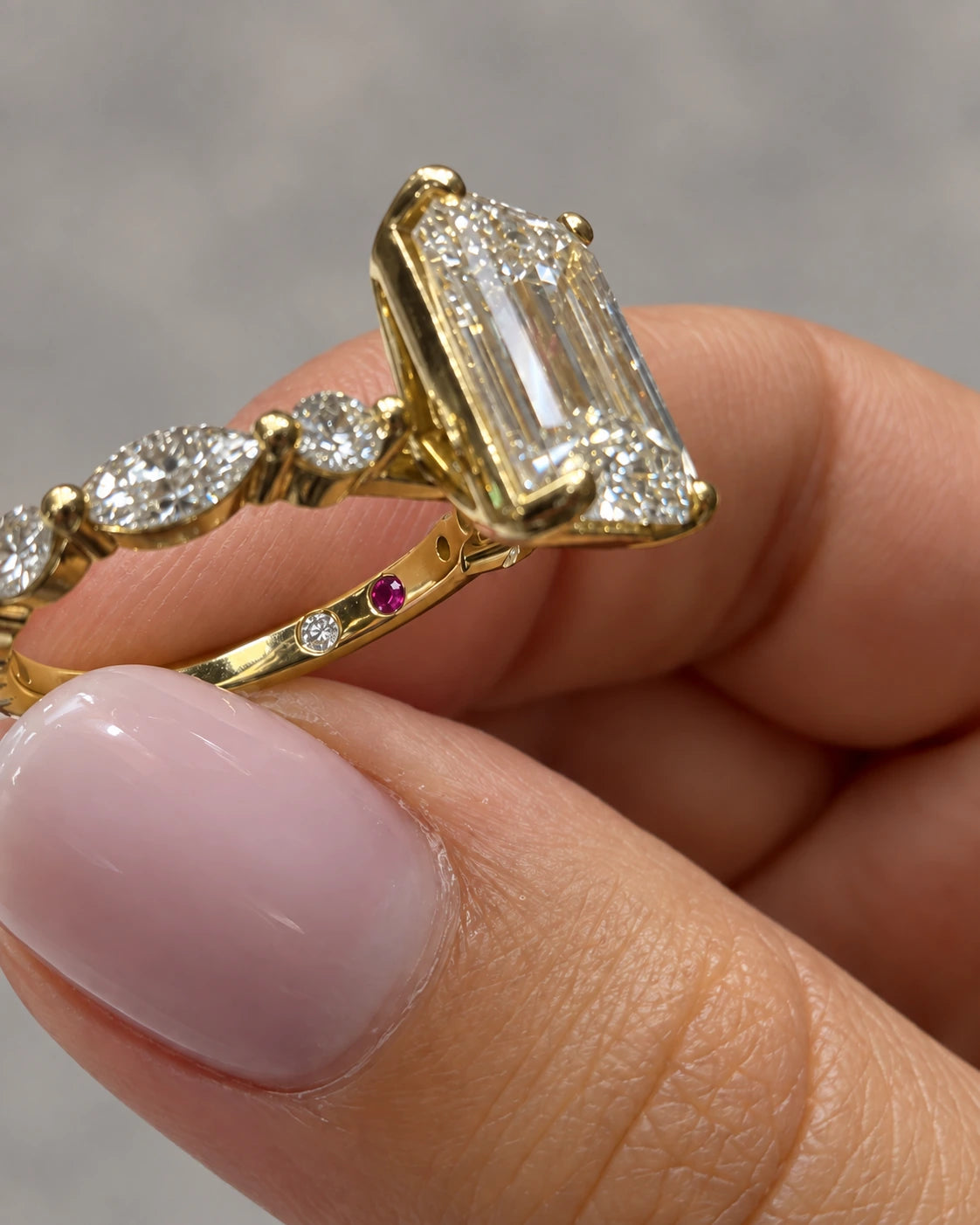 Diamond and ruby set inside a yellow gold ring
